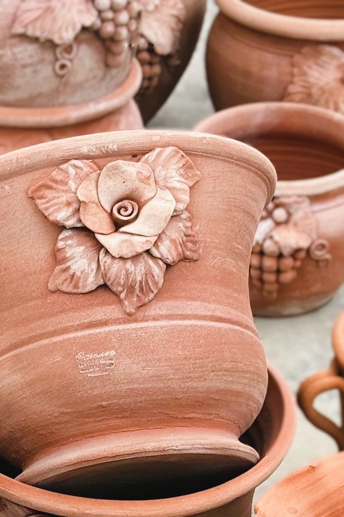 Craft shop with large terracotta pots.